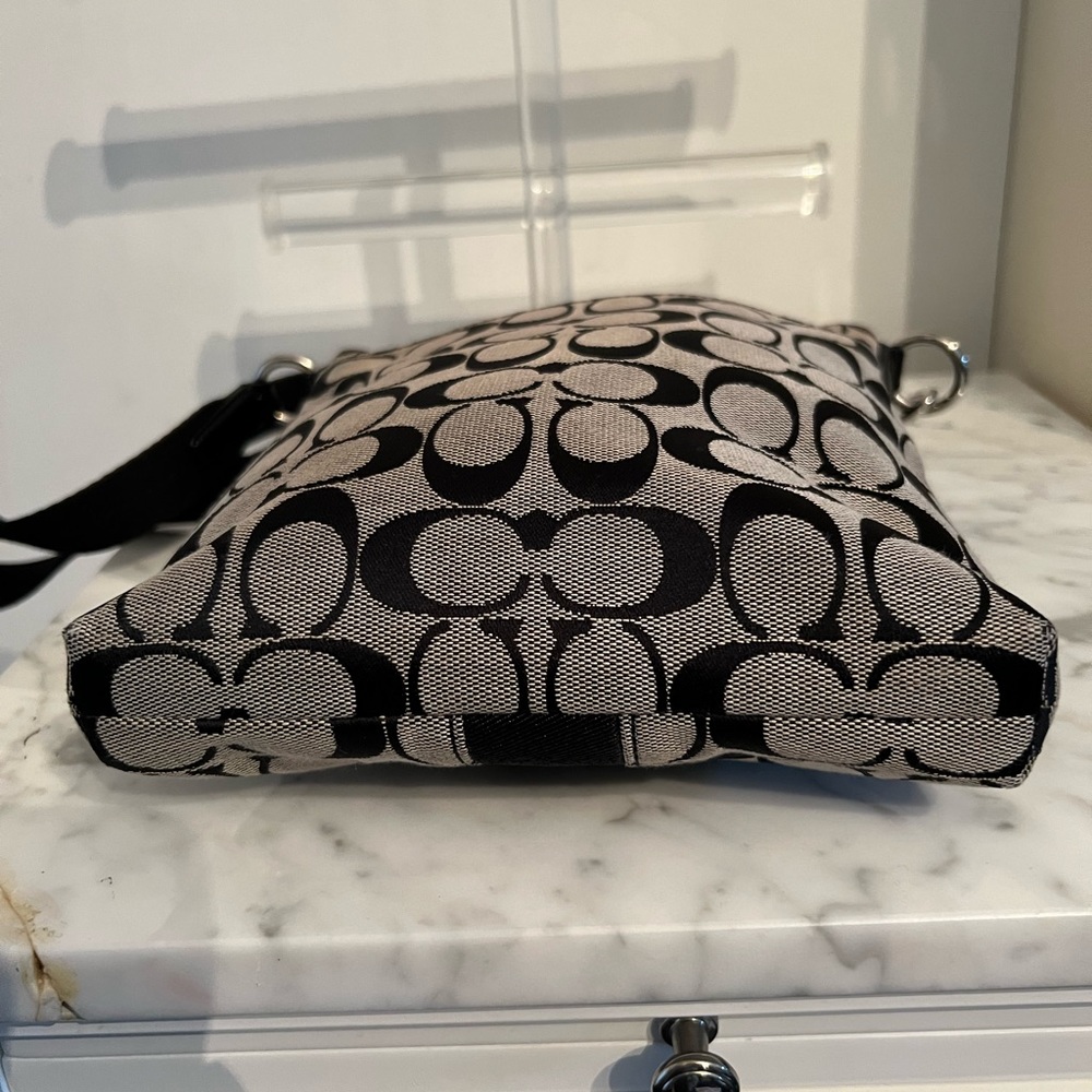 Coach Handbag - Picture 5 of 6